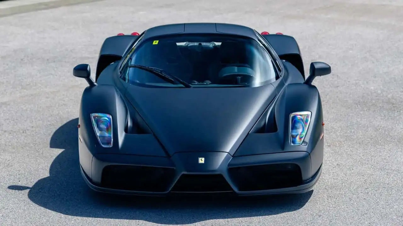 Ferrari Enzo матовий детальний вид лівої частини