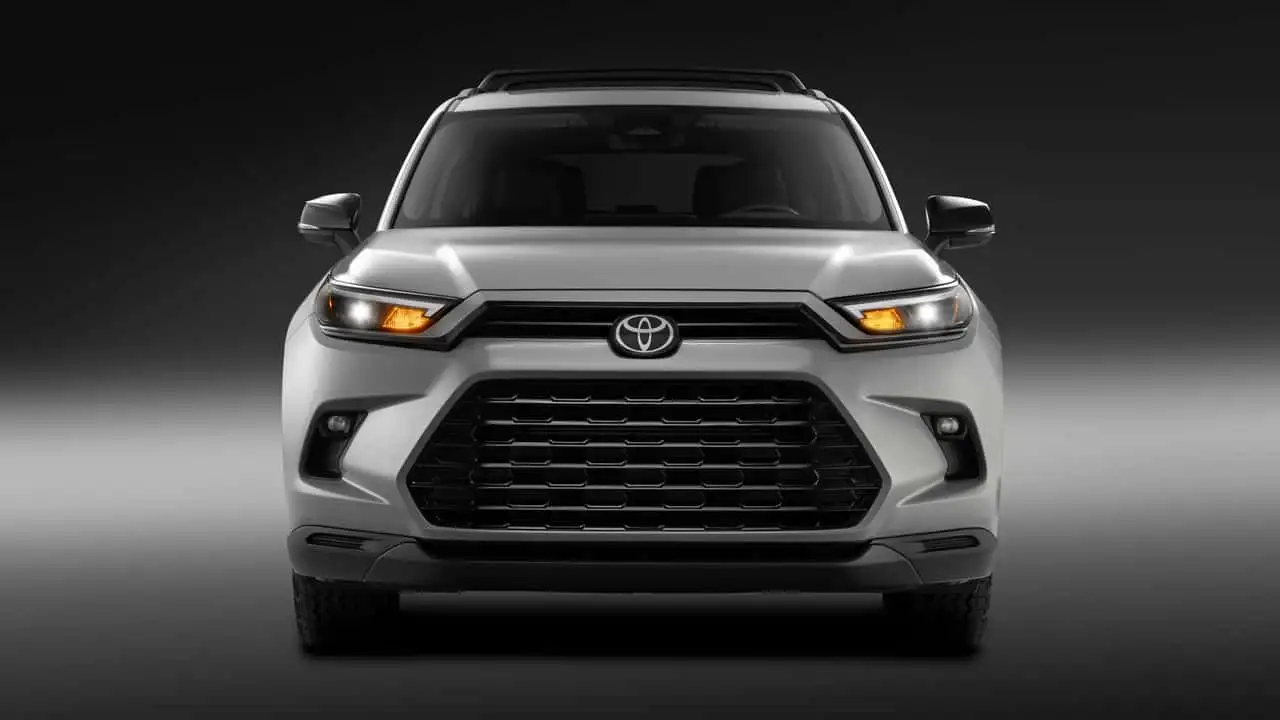 Toyota Grand Highlander Woodland Edition 2