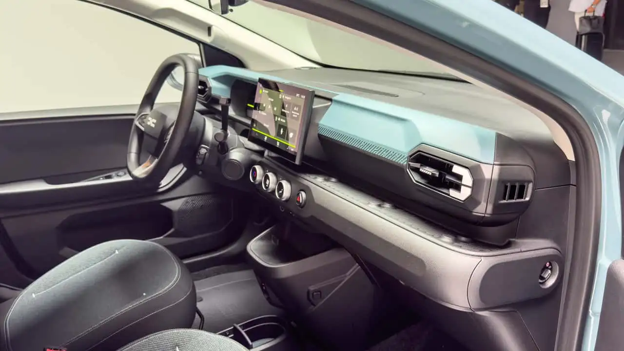 Бюджетный Dacia Spring 2026 с Media Control