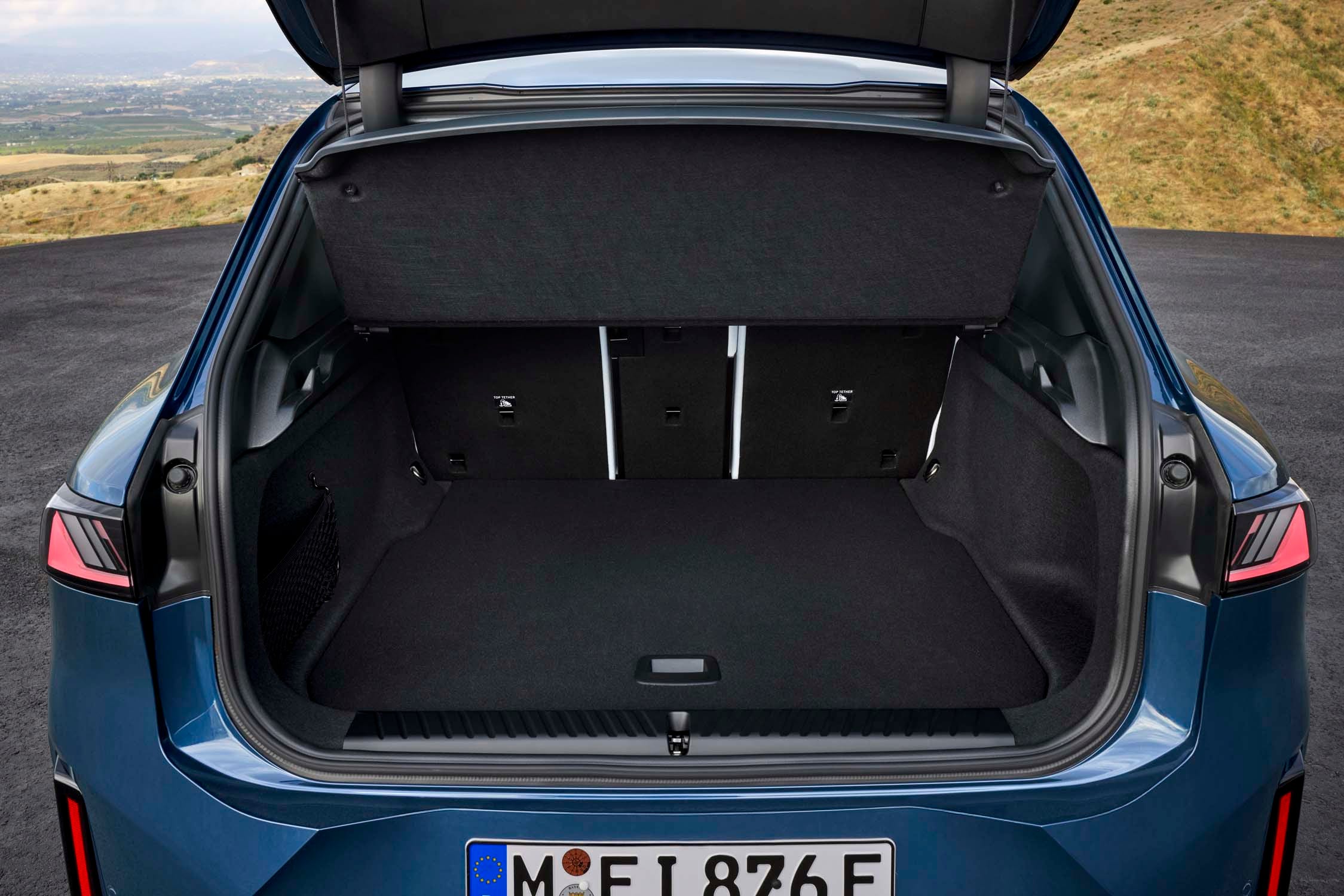 Інтер'єр BMW iX3 з інноваційними технологіями