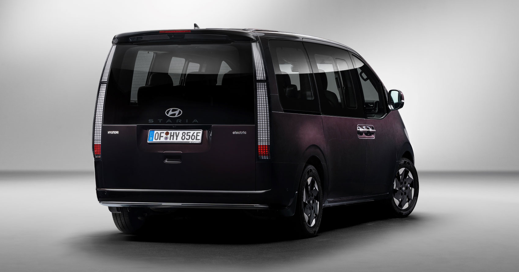 Hyundai Staria Electric спереди