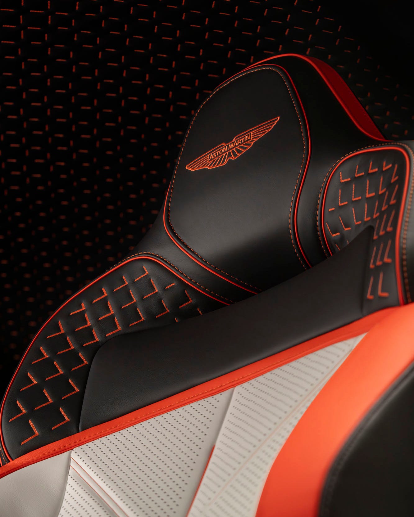 Ковші Aston Martin Valen