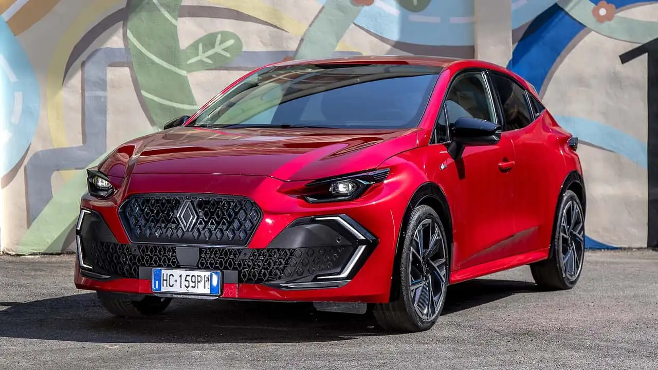 Передний вид Renault Clio