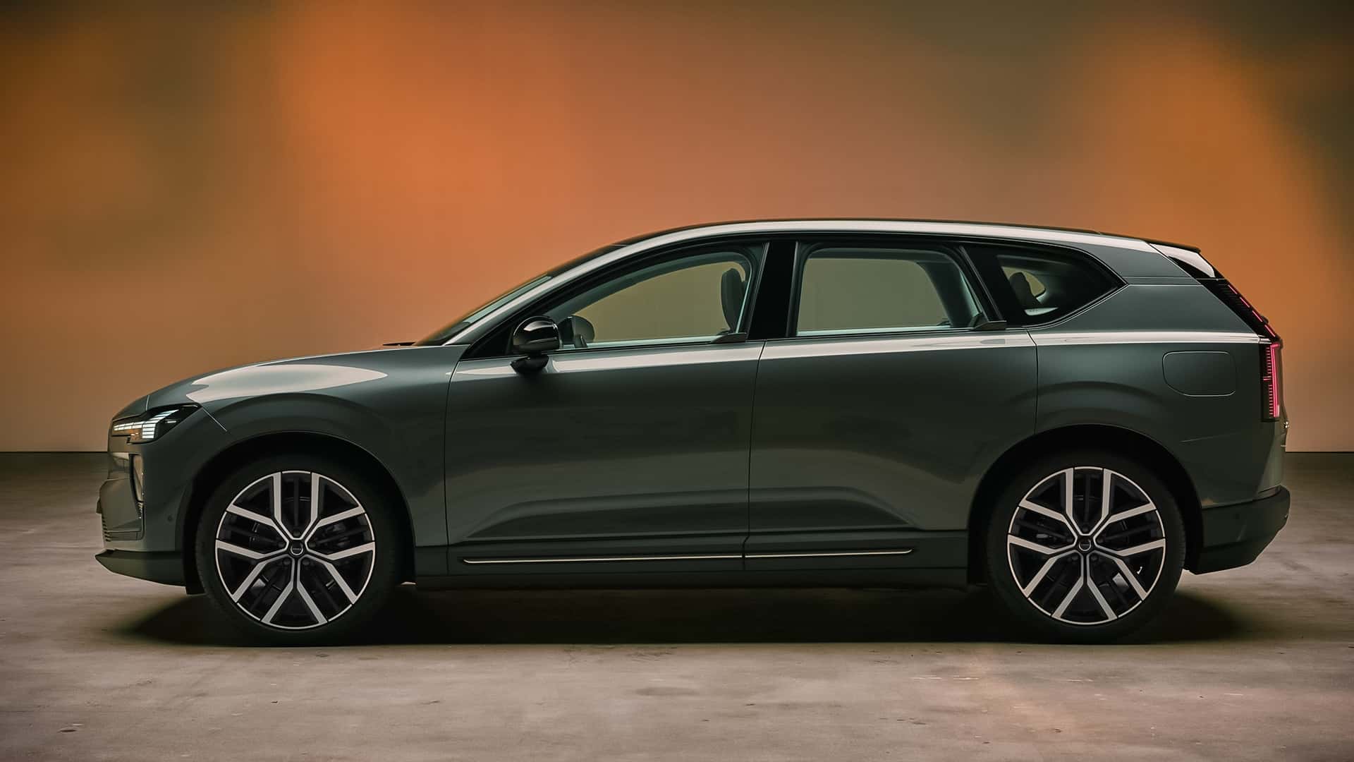 Передняя часть кроссовера Volvo EX60
