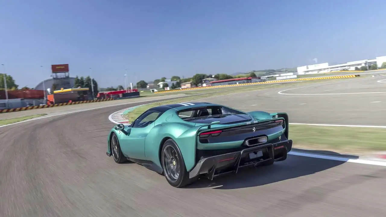 Подробиці про Ferrari 296 Challenge Stradale
