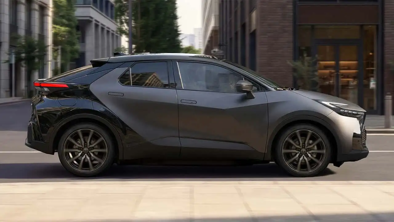 Toyota C-HR GR Sport экстерьер вид спереди