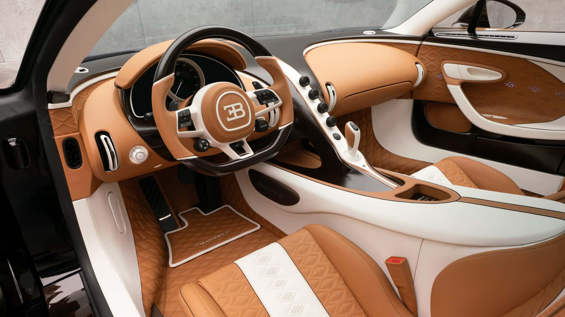 Mansory Vivere на парковці