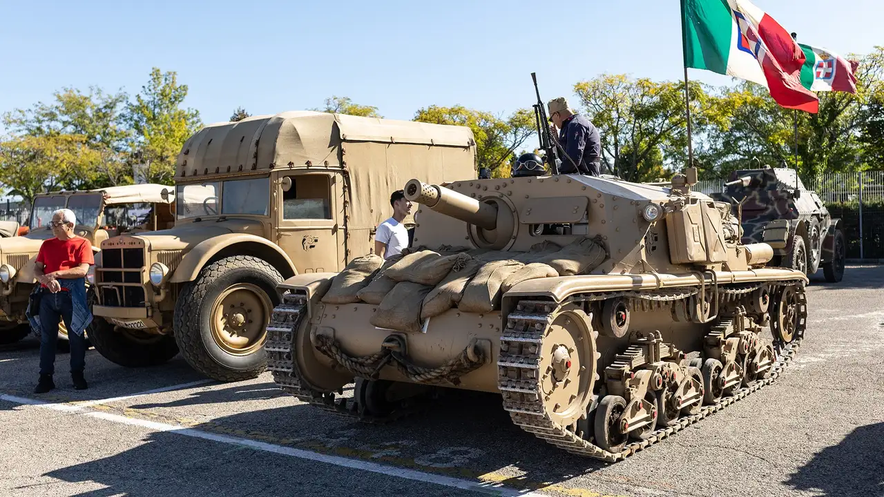 Історичні транспортні засоби на автодромі