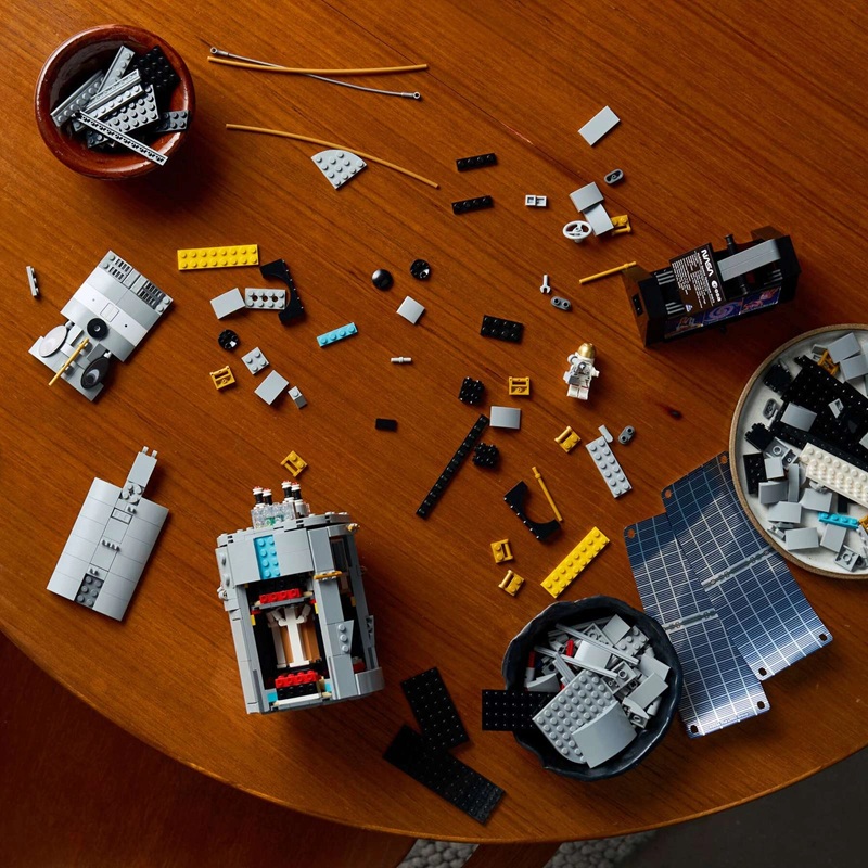 LEGO Hubble Telescope Image 5