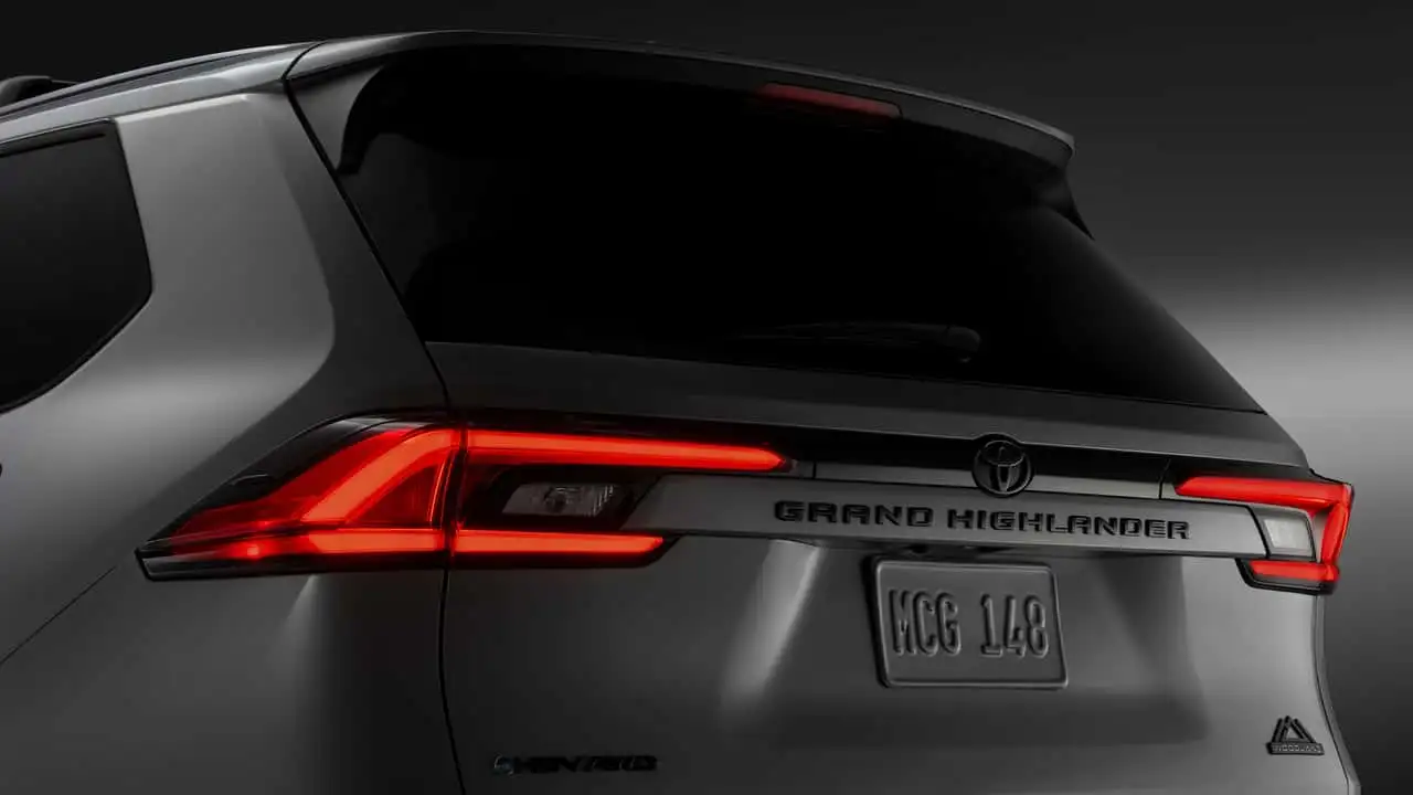 Toyota Grand Highlander Woodland Edition 7