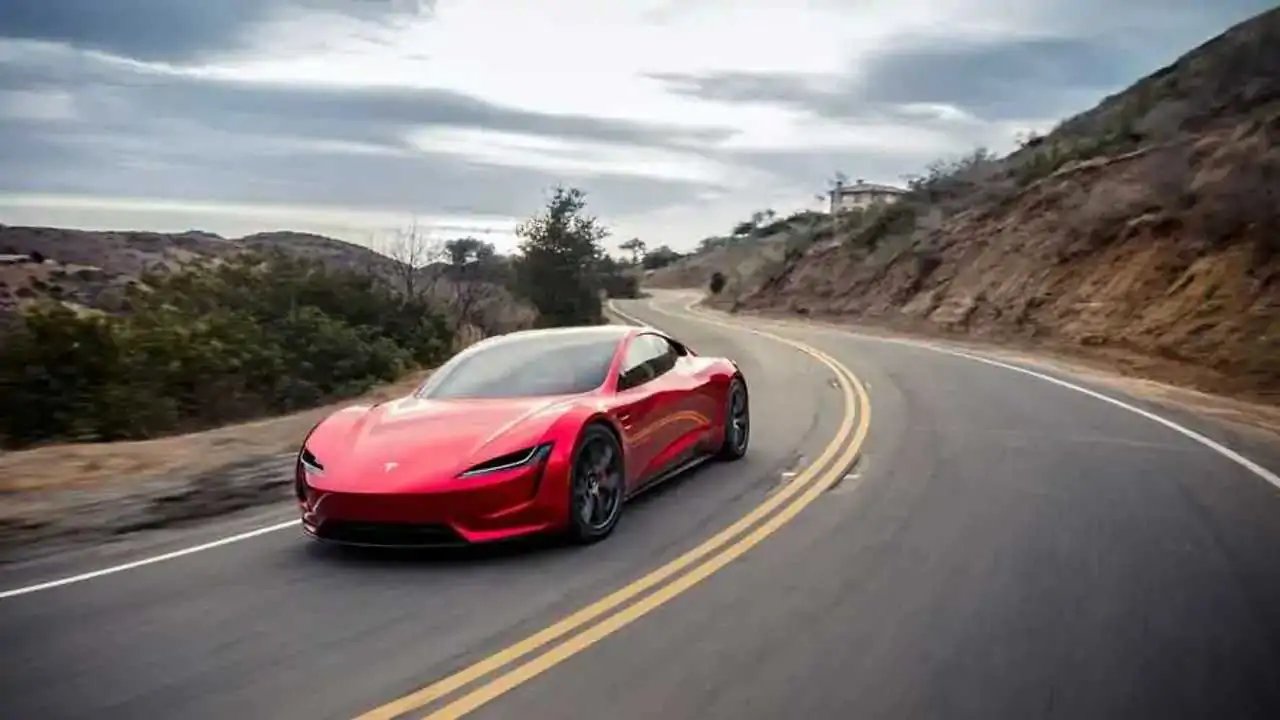 Tesla Roadster з видом на колеса