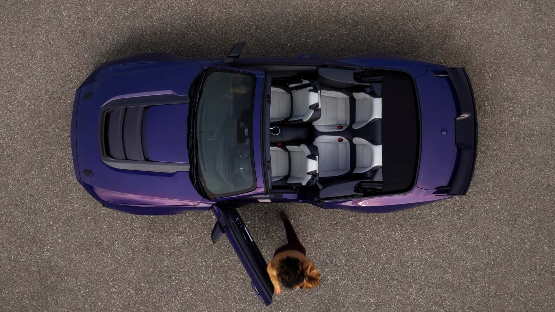 Передня панель Ford Mustang Dark Horse SC Convertible