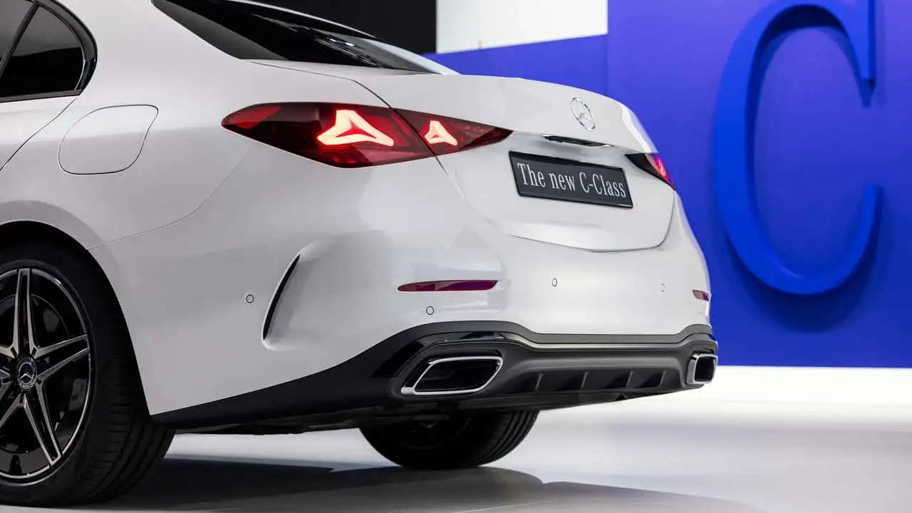 Вид на Mercedes-Benz Classe C рестайлінг 2026 ззаду