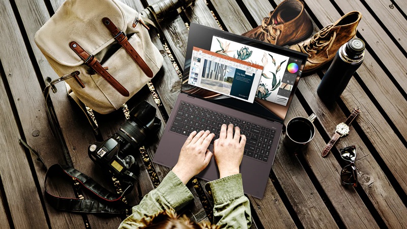Le Vero 16 s'ouvre sans outil : batterie et SSD sont accessibles directement par l'utilisateur.