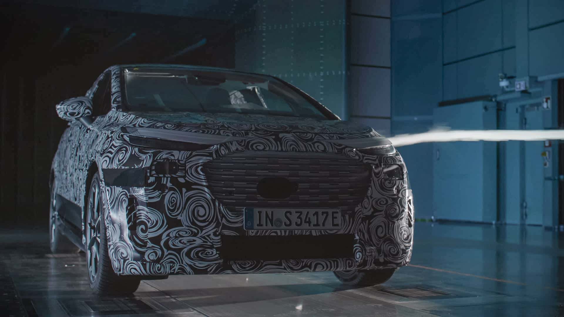Audi A2 e-tron у тестах, вид ззаду, фото 16