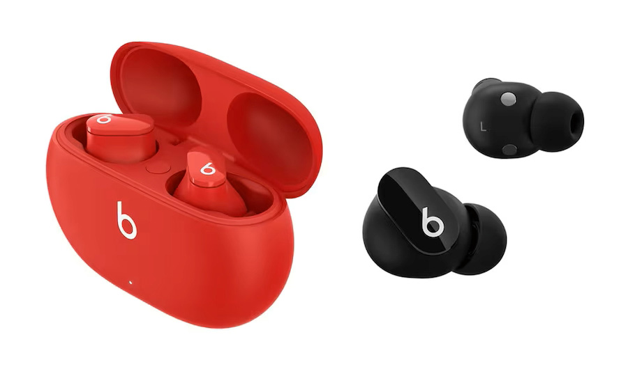 Beats Studio Buds на столе