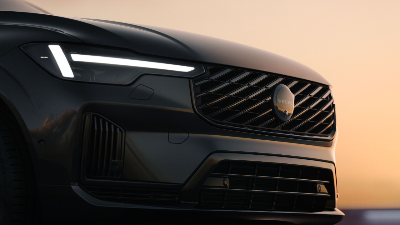 Передние фары обновленного Volvo XC60 Black Edition