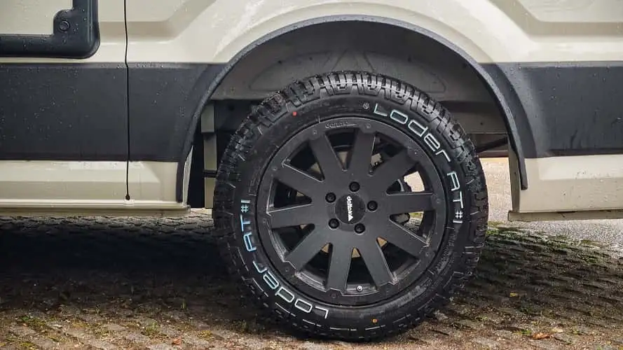 Шини Loder і диски Delta 4x4 на Carado CV595 X-Edition
