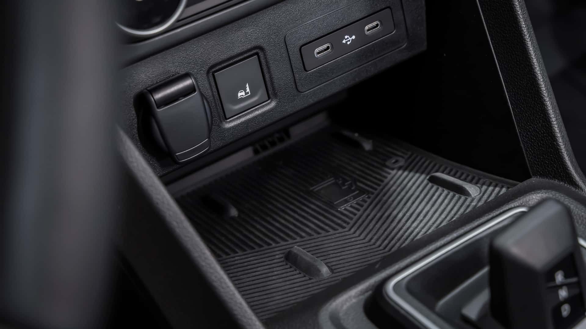 Лого на передньому фартуху Dacia Sandero Stepway Hybrid 2026