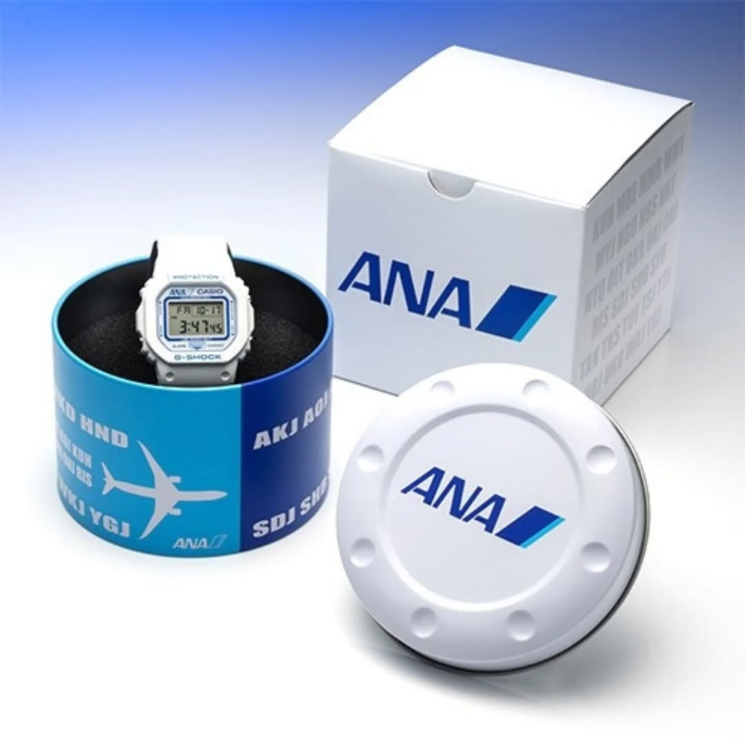 Логотип ANA на задней крышке G-Shock DW-5600