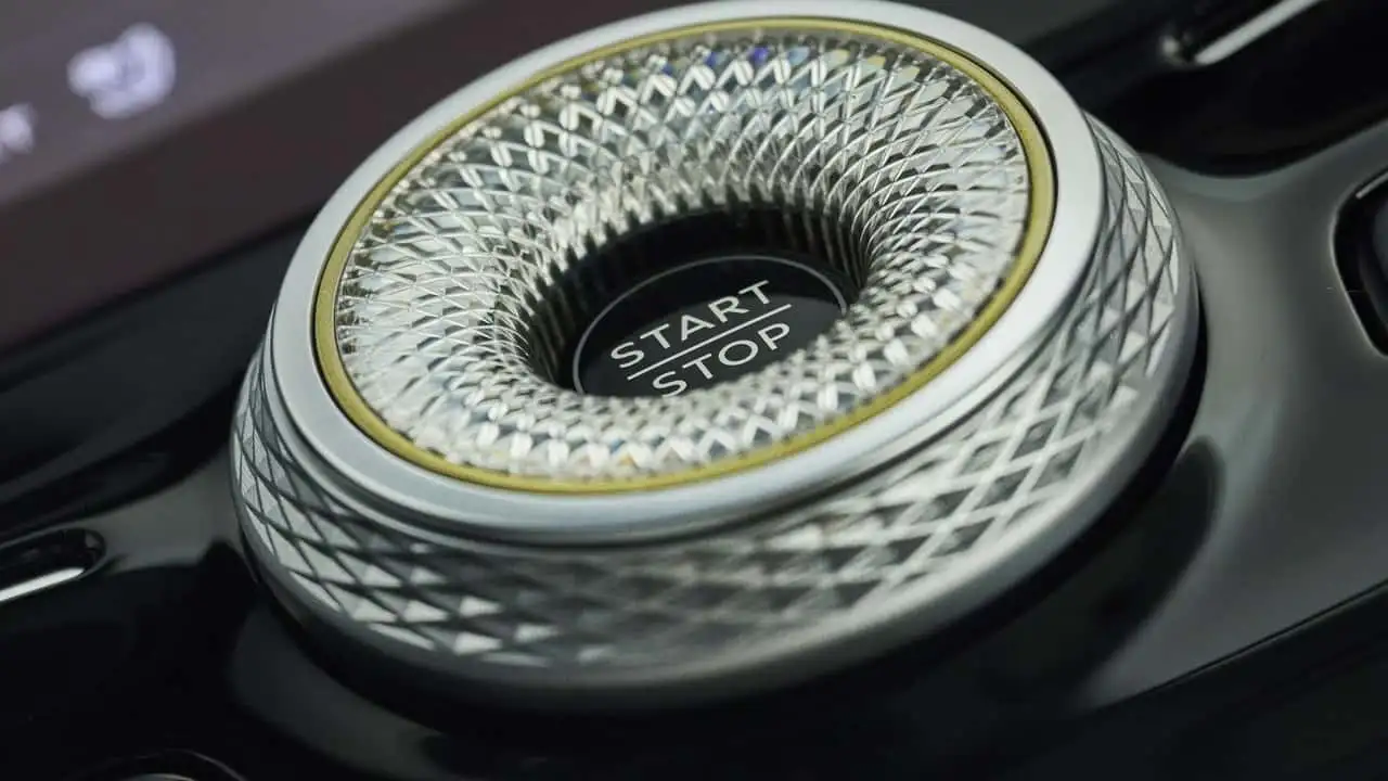 Розкішне оздоблення кабіни електрокара Bentley Torcal