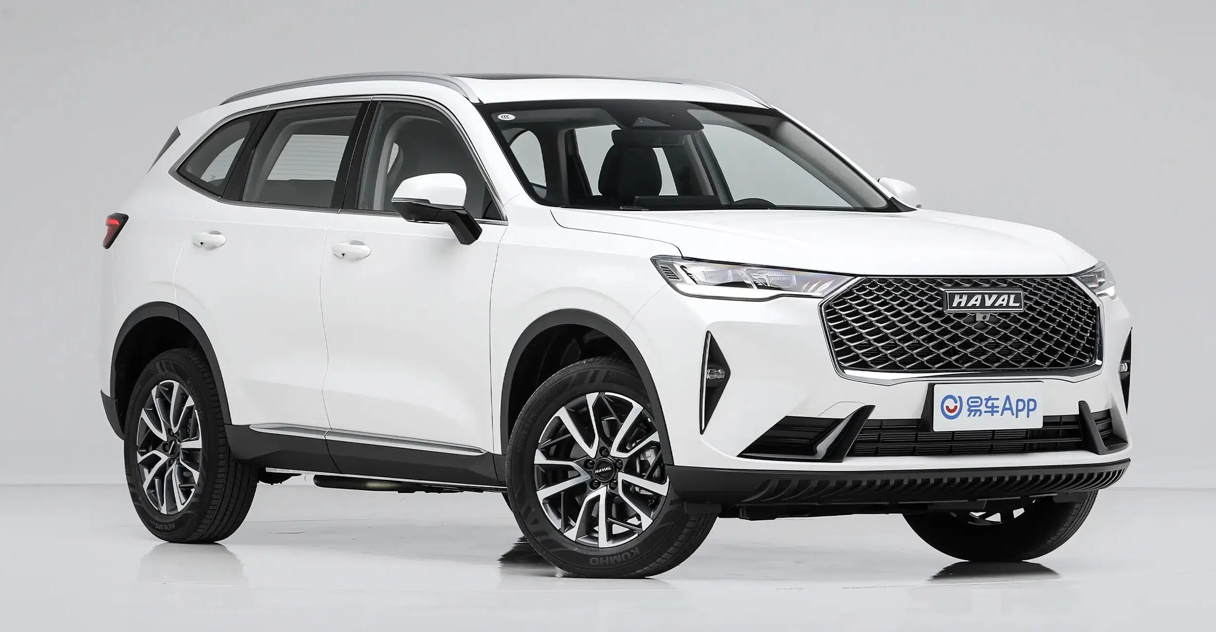 Обновленный Haval H6 Classic Edition на дороге