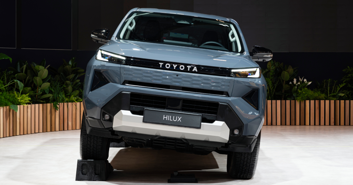 Toyota Hilux 2026 - електромобіль передній вигляд