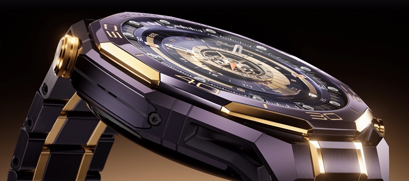 Photo of Huawei Watch Ultimate Design Royal Gold with case