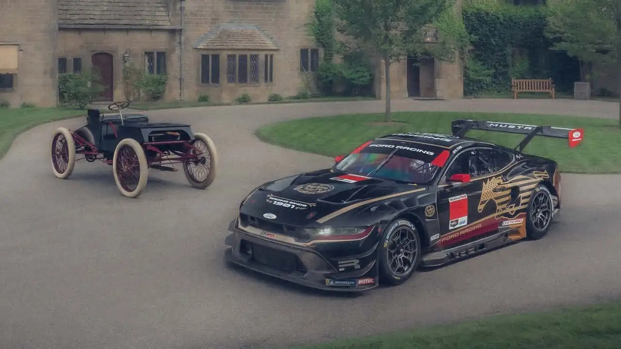 Ford Mustang GT3 з історичним логотипом і написом 'Racing Since 1901'
