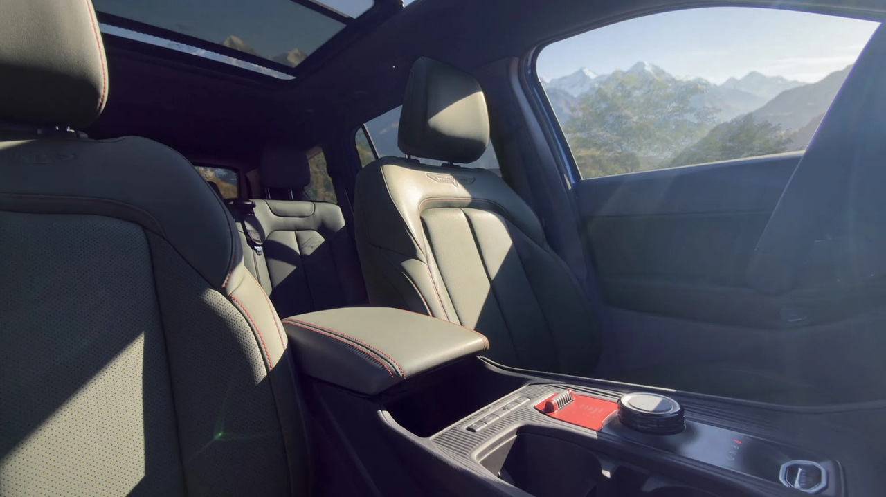 Jeep Cherokee Trailhawk задний вид
