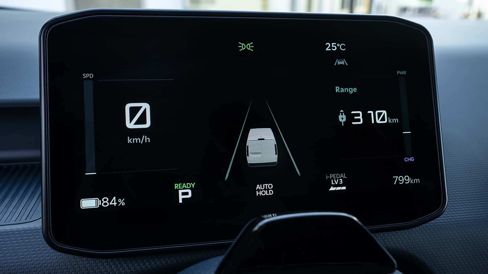Kia PV5 WAV в міському середовищі