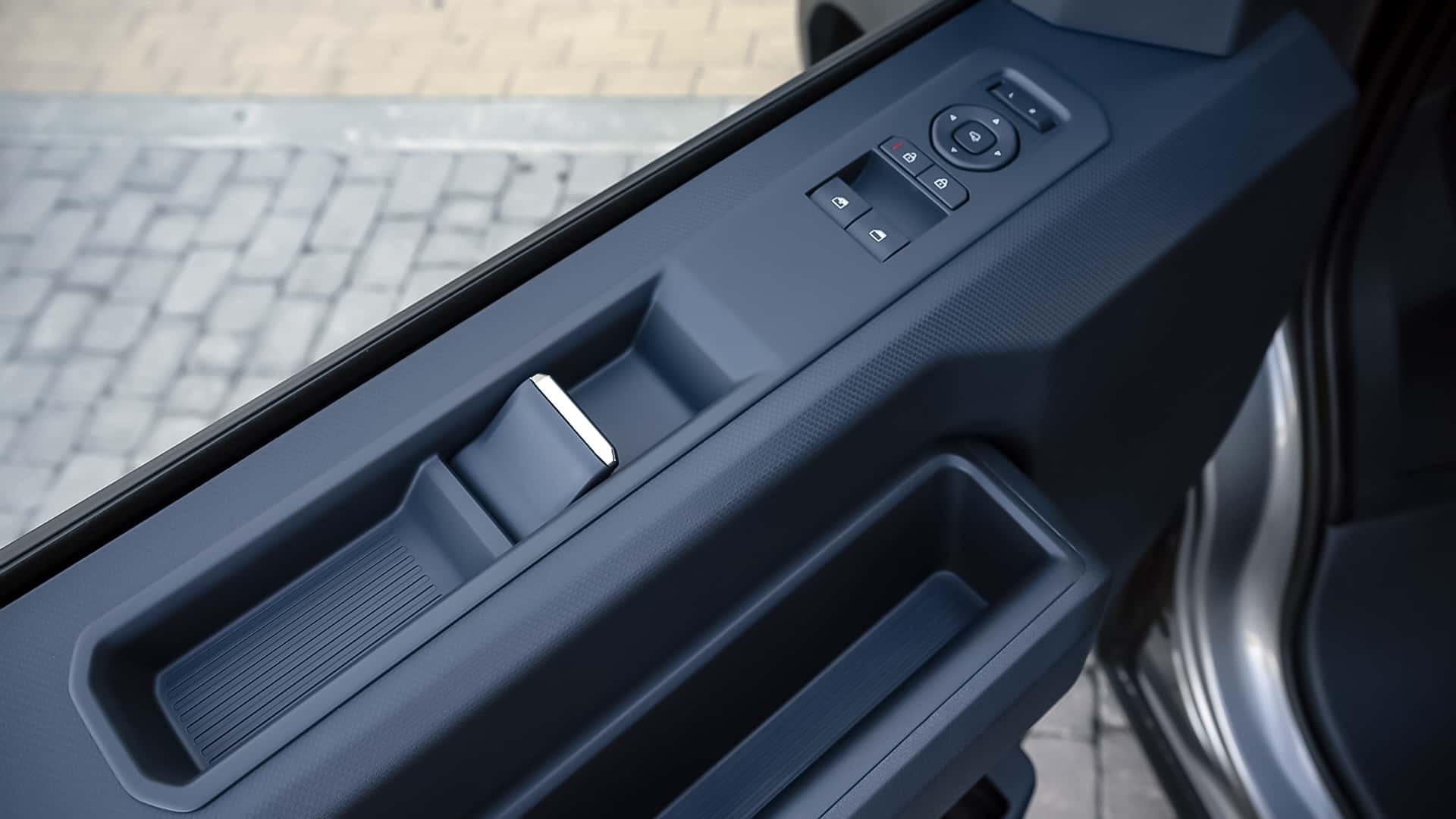 Яскравий фон для Kia PV5 WAV під час тестування
