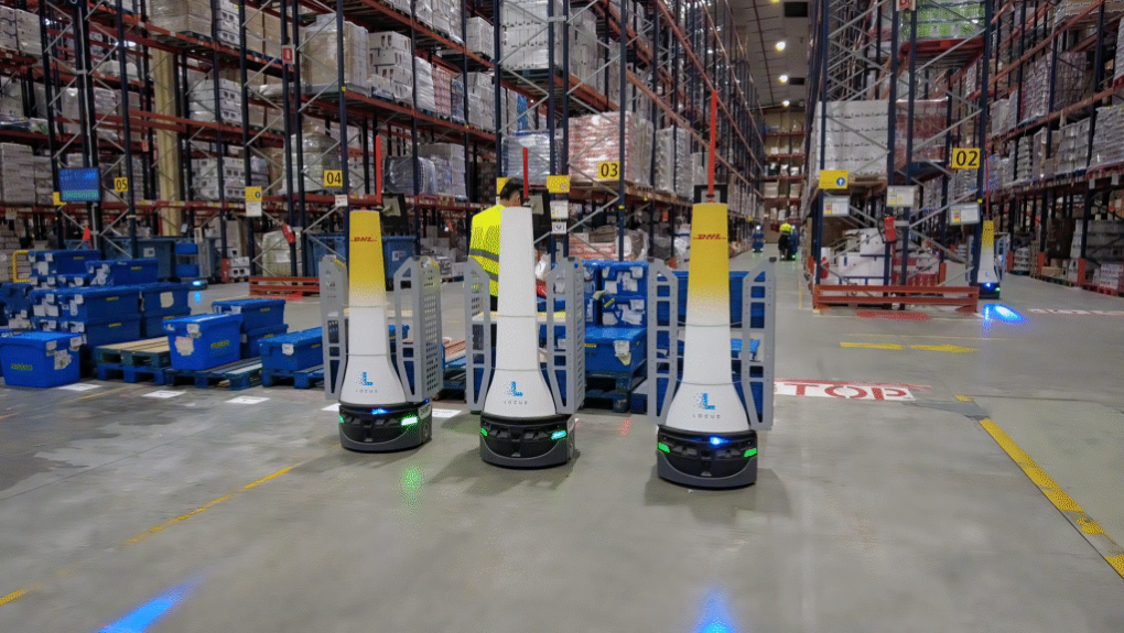 Логістичні роботи Locus Robotics на складі DHL Supply Chain