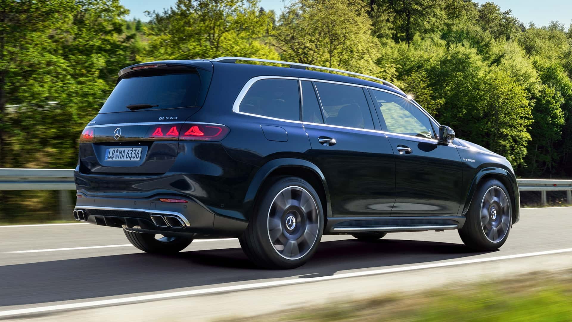 Агрессивный дизайн Mercedes-AMG GLS 63 4Matic+ 2026