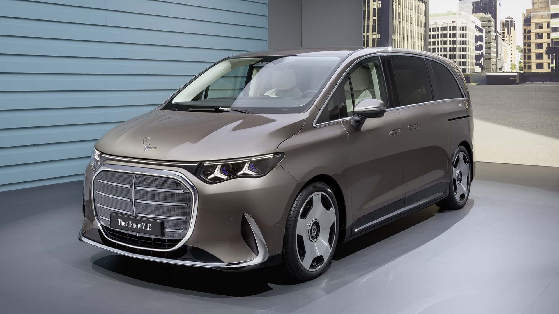 Демонстрація дисплею в салоні Mercedes-Benz VLE