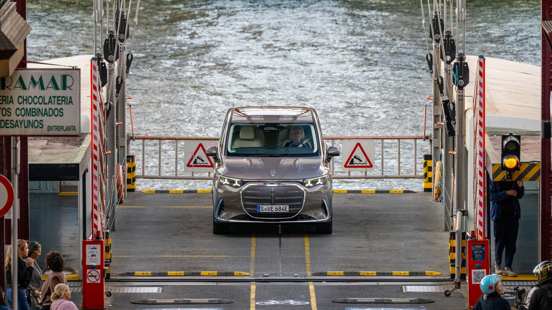 Mercedes VLE 2026 modern features