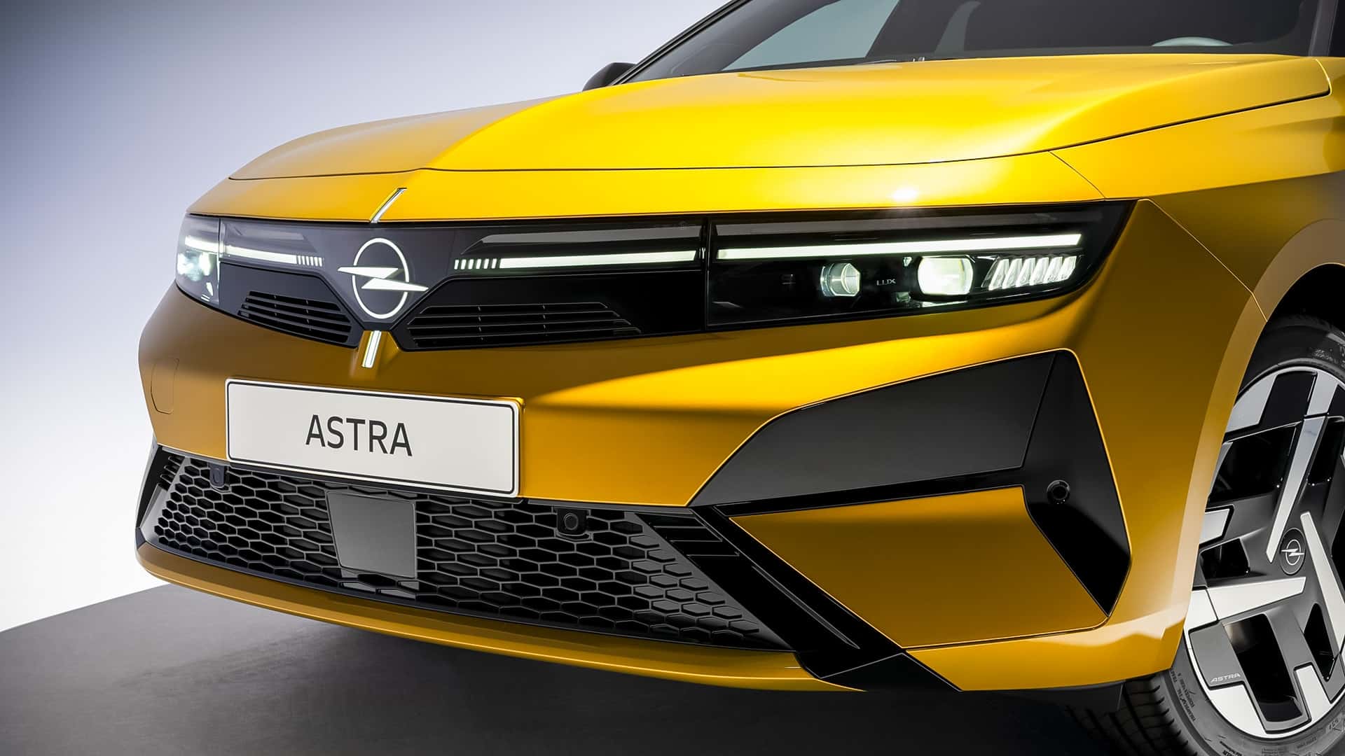 Вид сбоку Opel Astra 2026