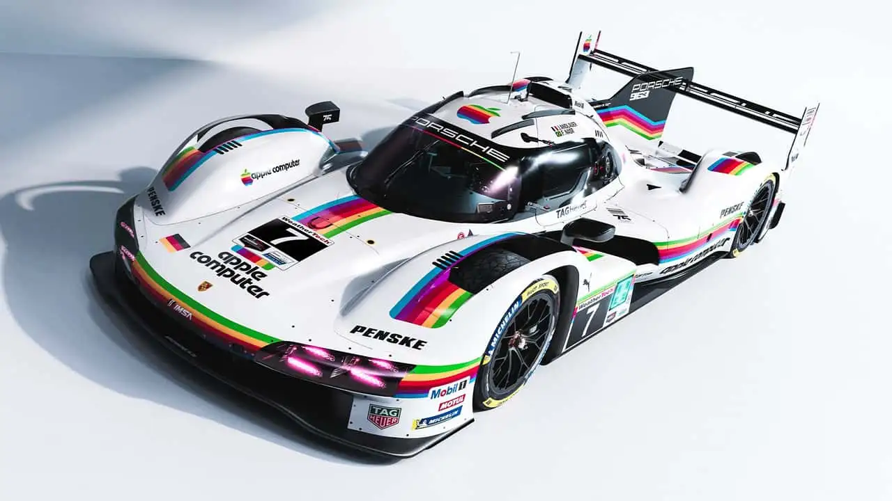 Спереди Porsche 963