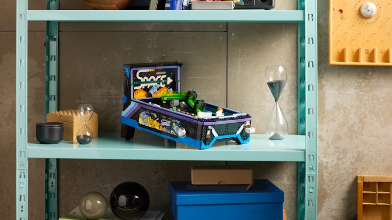 LEGO Icons Arcade Pinball Machine