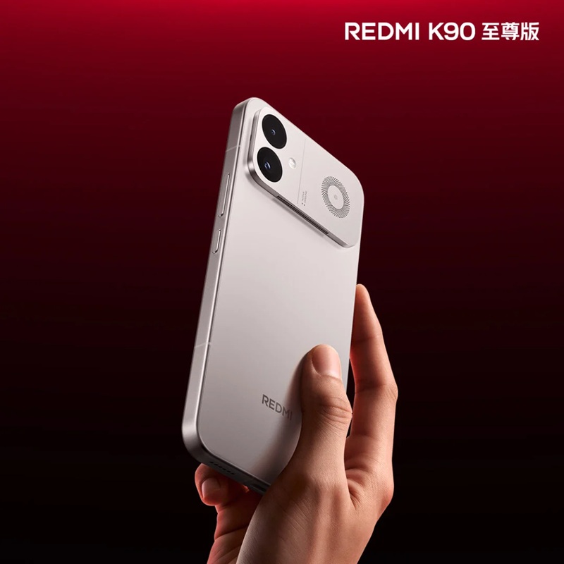 Redmi K90 Ultra в сріблястому кольорі