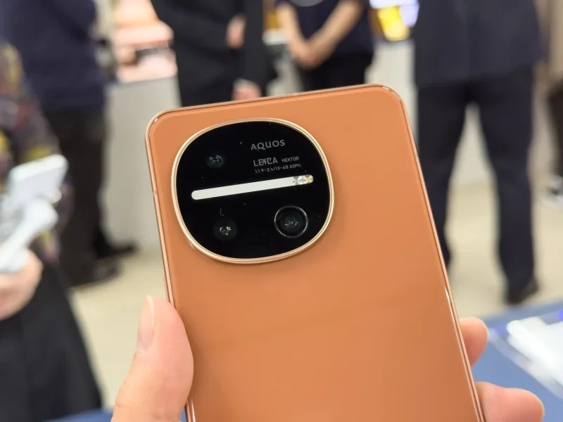 Фото Sharp Aquos R11