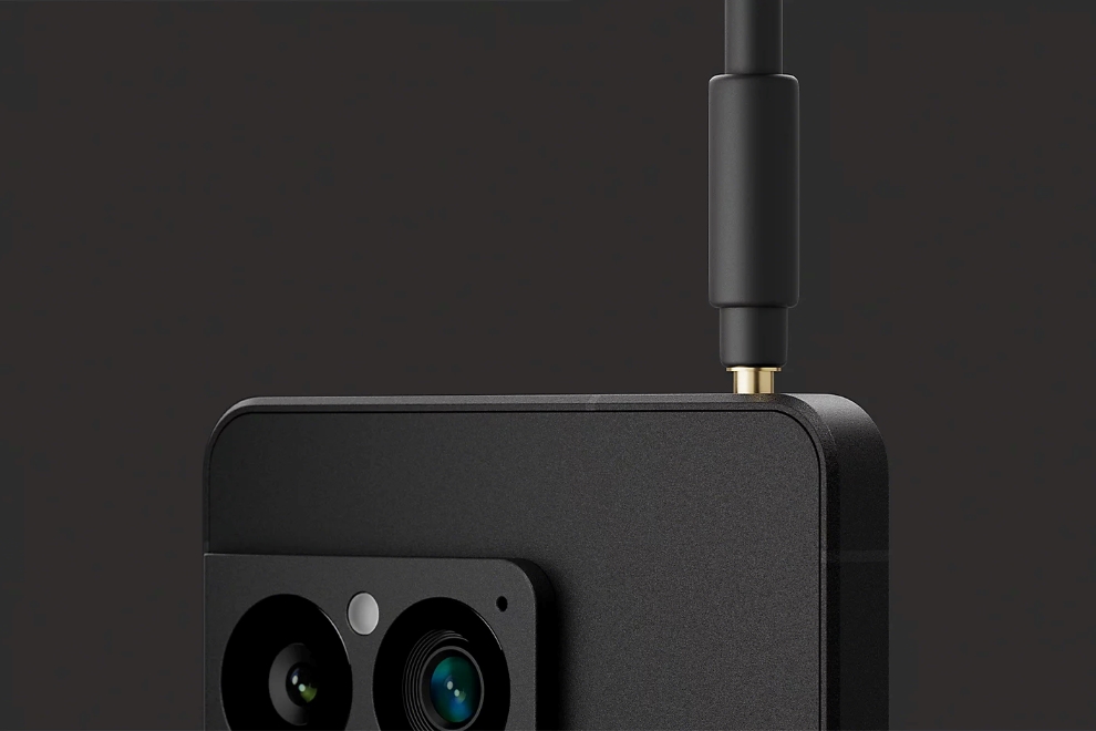 The fixed 70mm telephoto lens delivers sharper images at range, trading zoom flexibility for image quality.