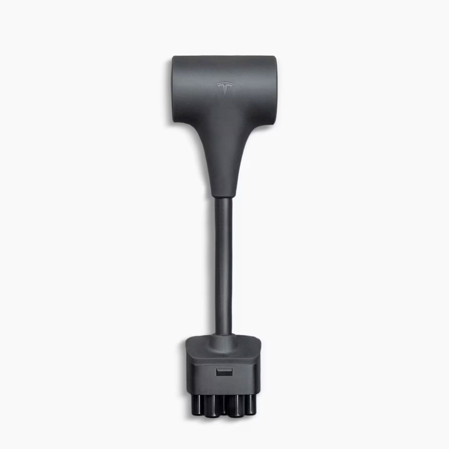 Tesla Outlet Adapter V2L на автомобілі Tesla