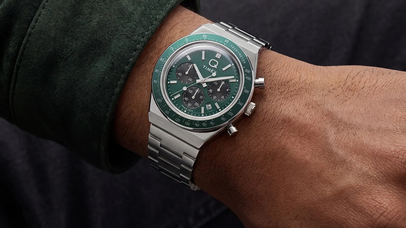 Timex Q Chronograph модель с кремовым циферблатом