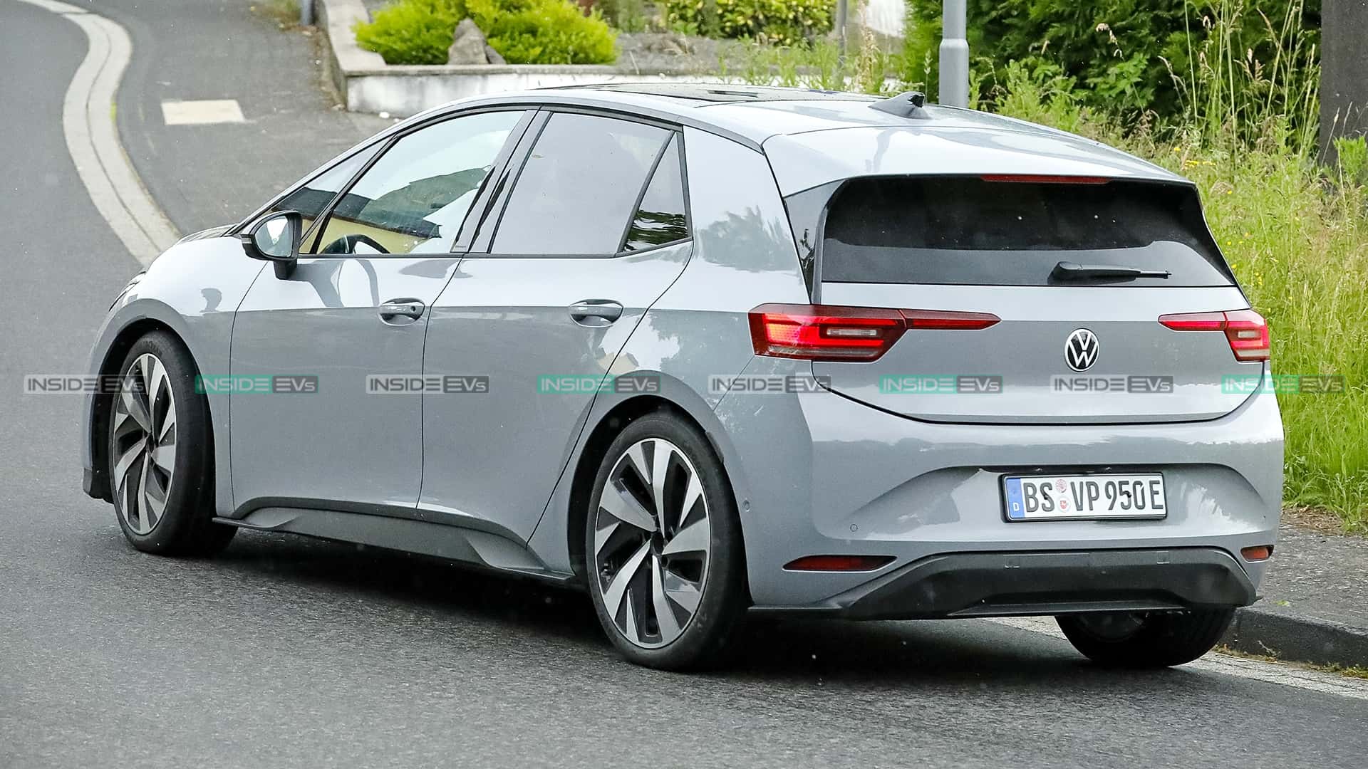 Вид з боку Volkswagen ID.3 Neo GTX 2026 на тестах
