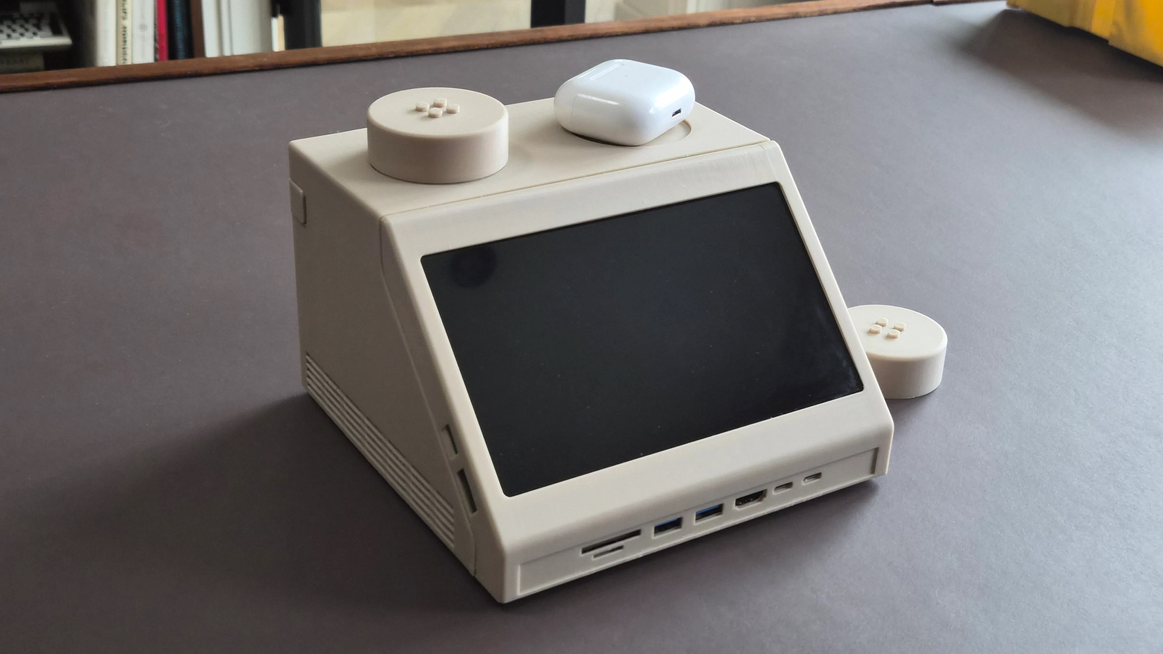 Подвійний вигляд ретро корпусу M2x2