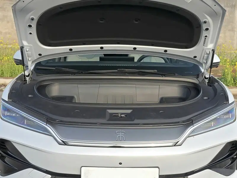BYD Song Ultra EV центральна консоль