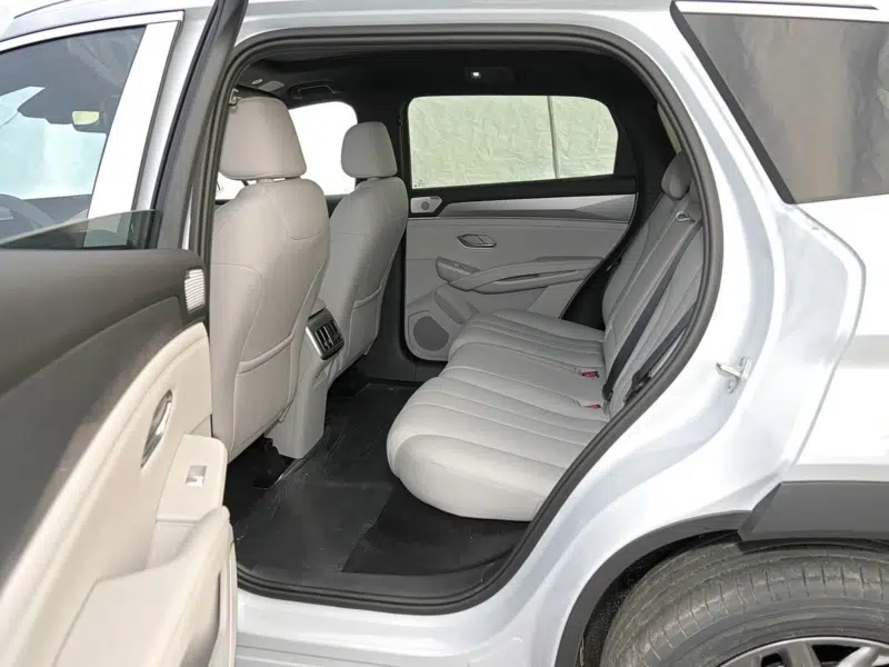 BYD Song Ultra EV центральний дисплей