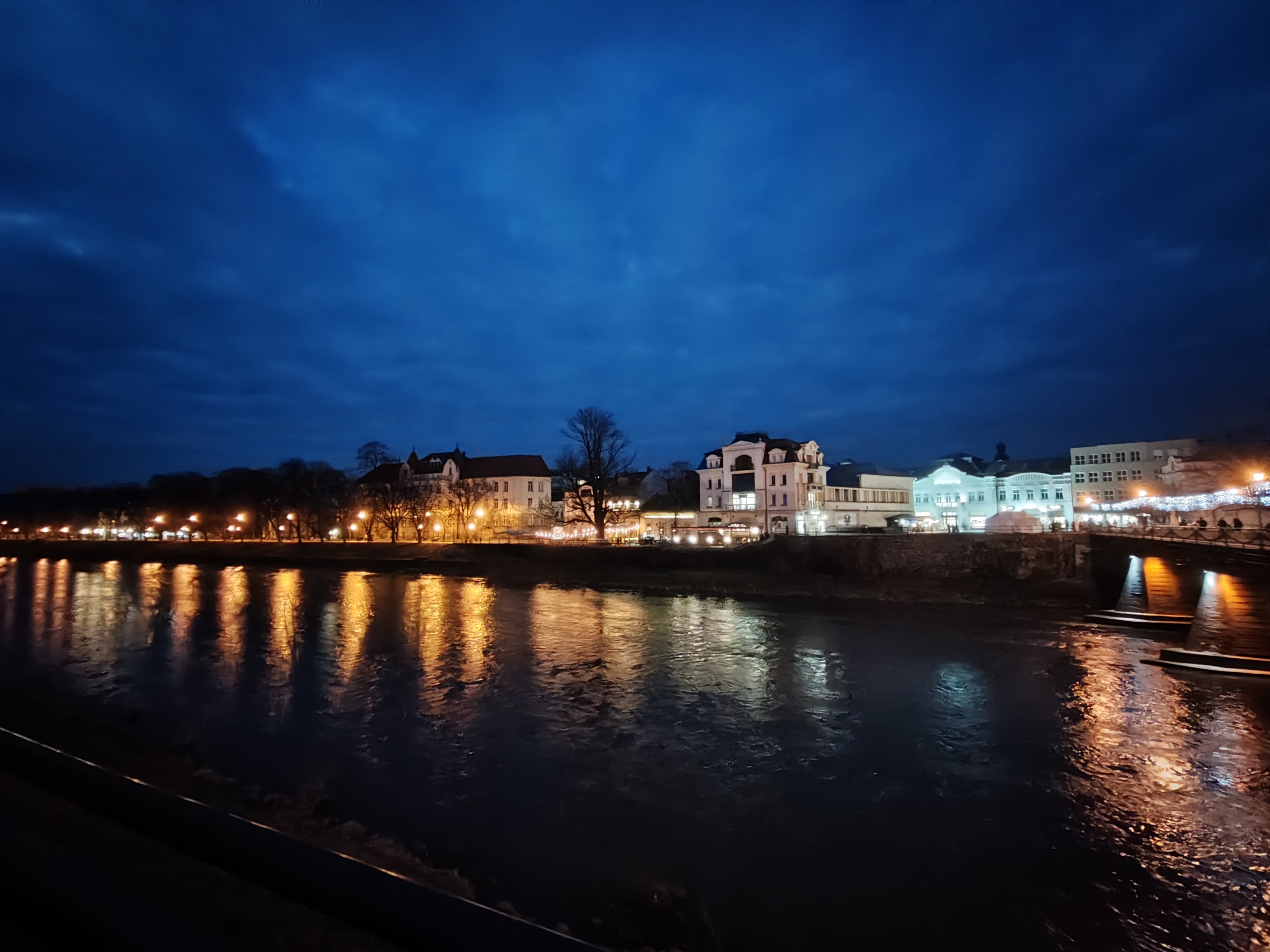 Ширококутна фотографія нічного пейзажу на Redmi Note 15